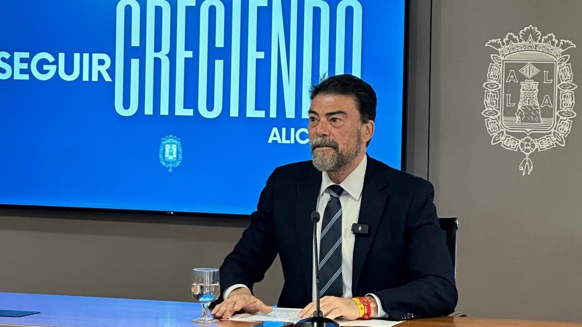 Luis Barcala, durante la comparecencia de este viernes.