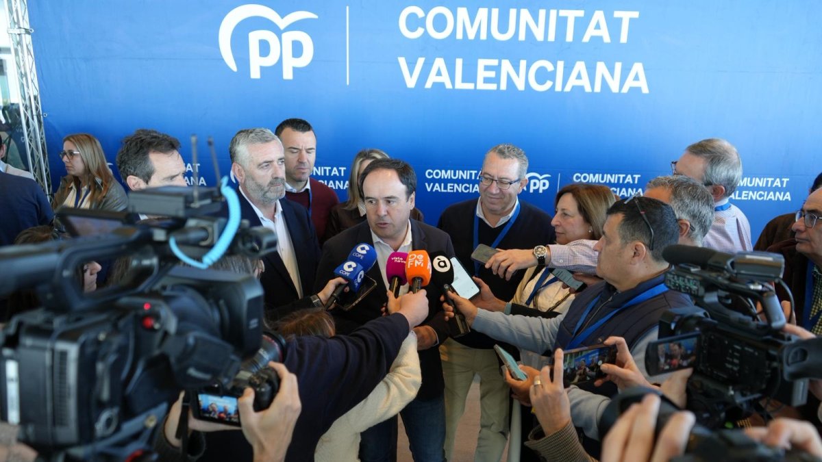El presidente de la Generalitat Valenciana, Juanfran Pérez Llorca, en la Interparlamentaria del PPCV en Dénia