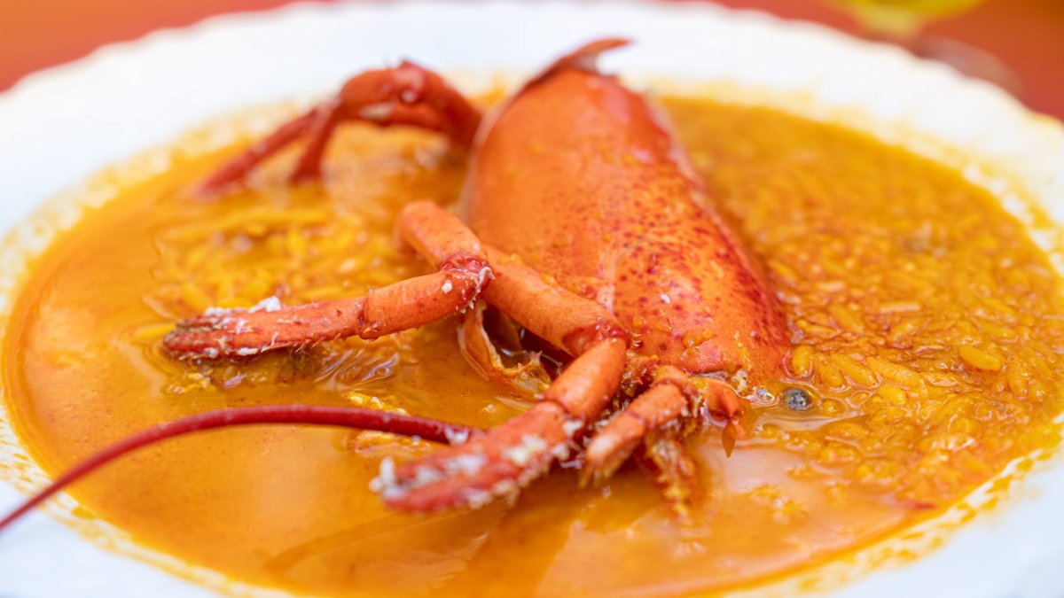 El arroz con bogavante, el plato español mejor valorado por TasteAtlas en su ranking mundial de los 100 mejores platos.