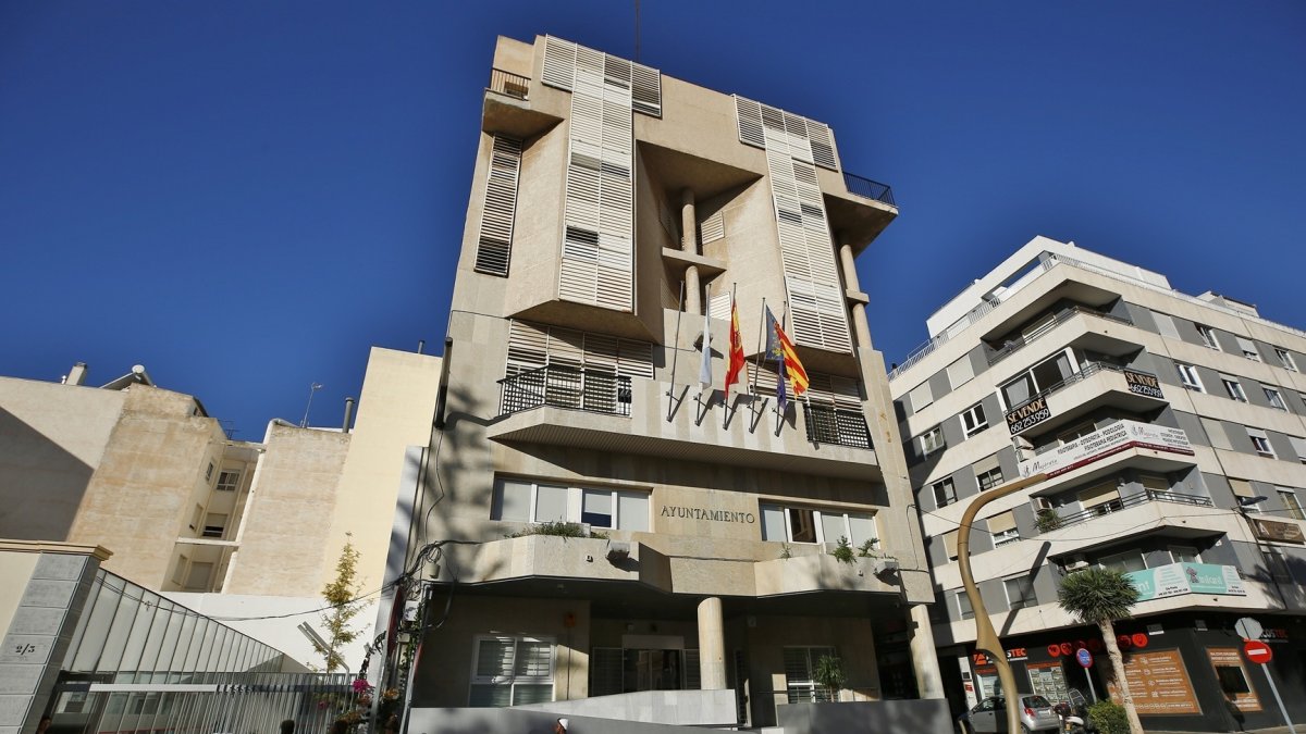 Fachada del Ayuntamiento de Torrevieja.