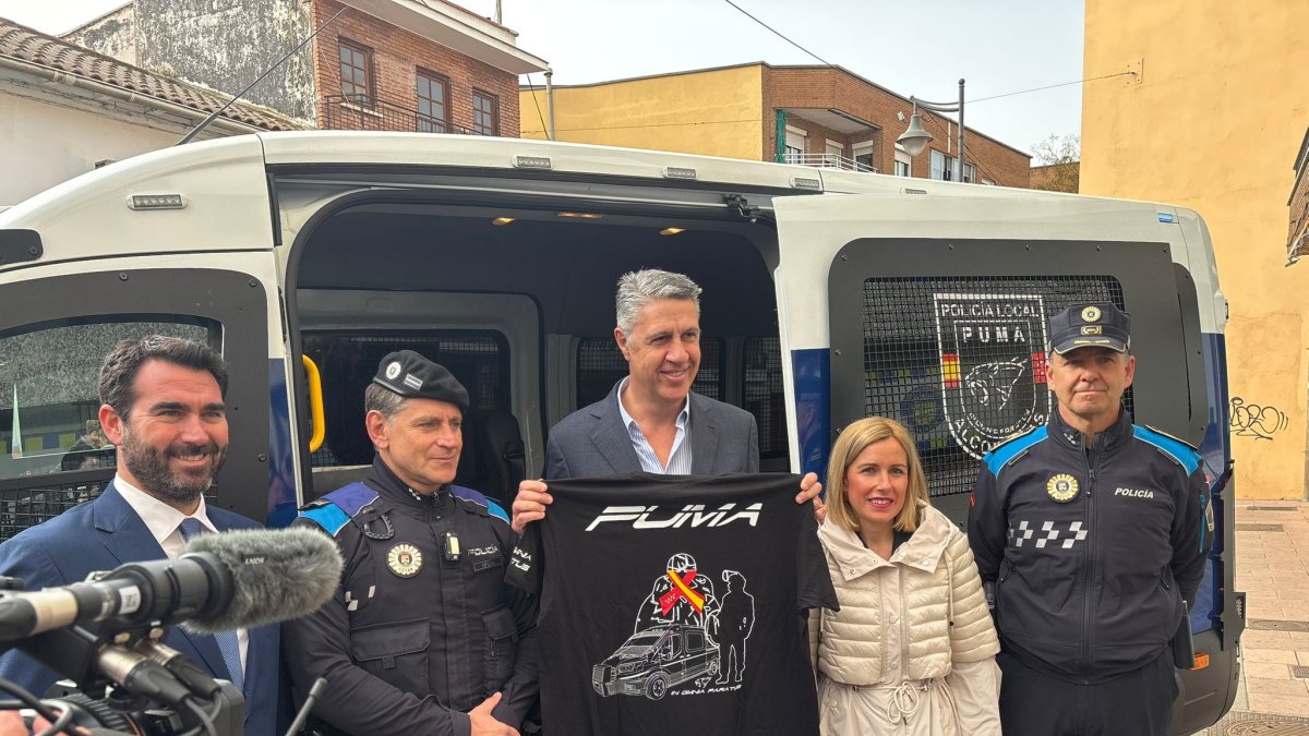 Xavier García Albiol en la inauguración de la oficina contra la okupación de Alcobendas