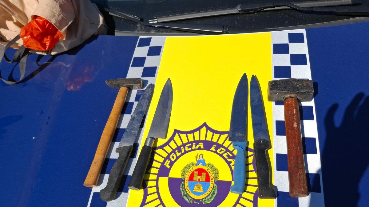 Efectos intervenidos al hombre detenido por parte de la Policía Local de Elche.