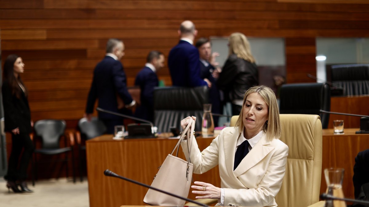 La candidata a la Presidencia de la Junta de Extremadura, María Guardiola, durante el debate de investidura