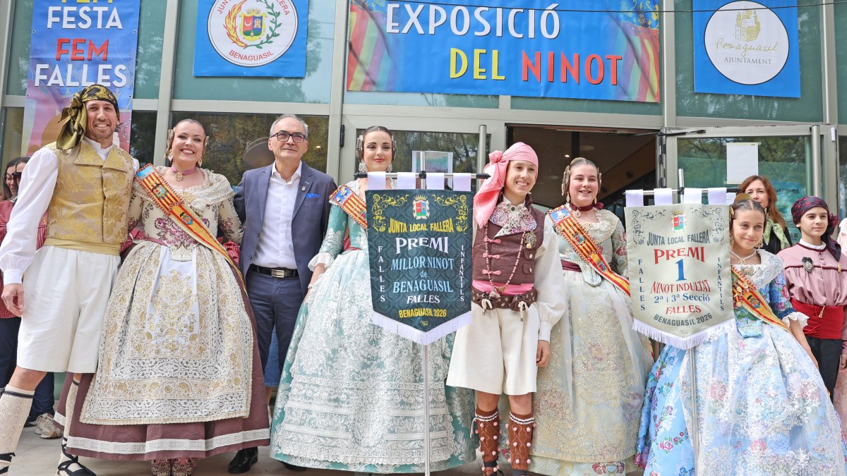 Momento de la entrega de los premios a los mejores Ninots Indultats de Benaguasil.