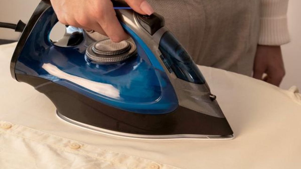 La plancha de vapor potente y precisa de Cecotec que te asegura un planchado sencillo y eficaz
