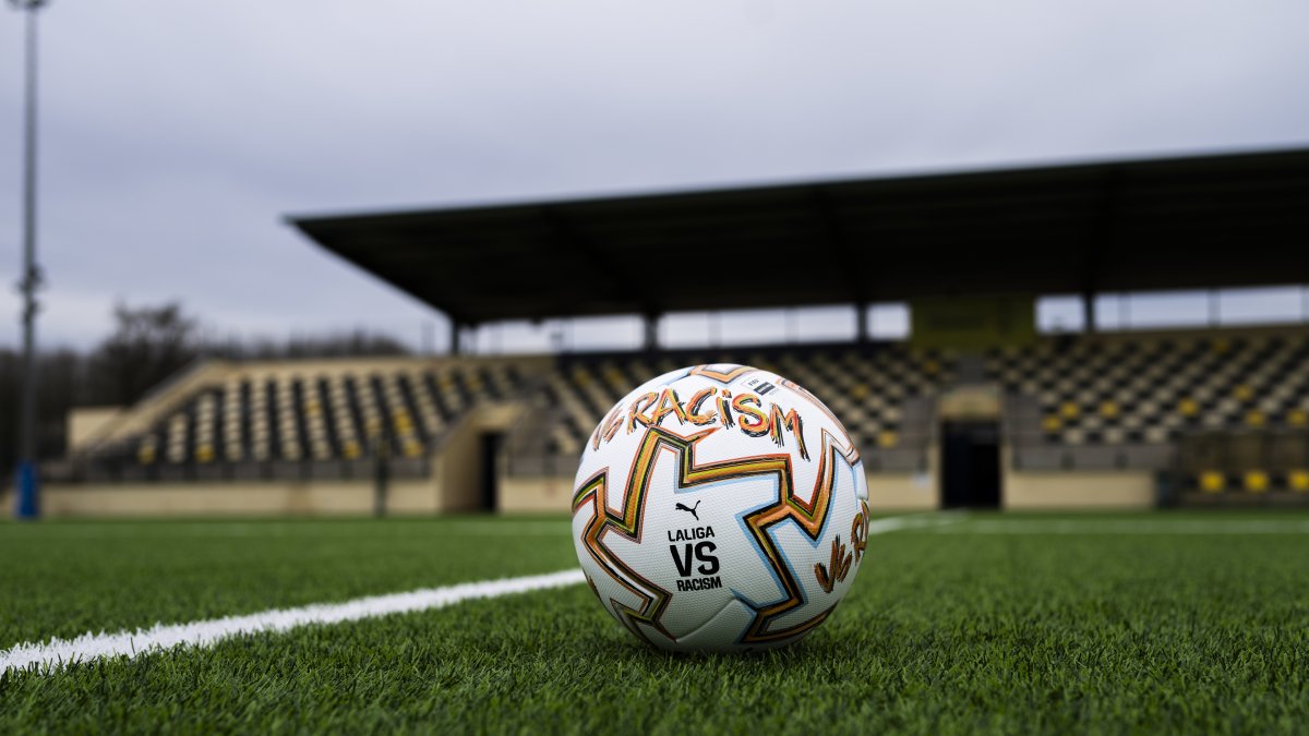 Nuevo balón La Liga VS Racismo