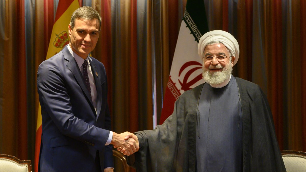 El presidente del Gobierno Pedro Sánchez, junto al presidente de Irán, Hassan Rohani.