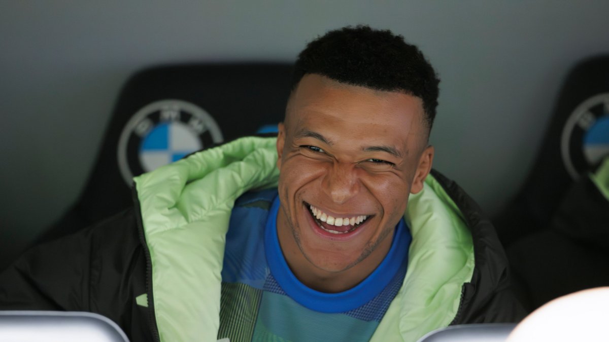 Mbappé ha saltado directamente de los titulares deportivos a los titulares rosas.
