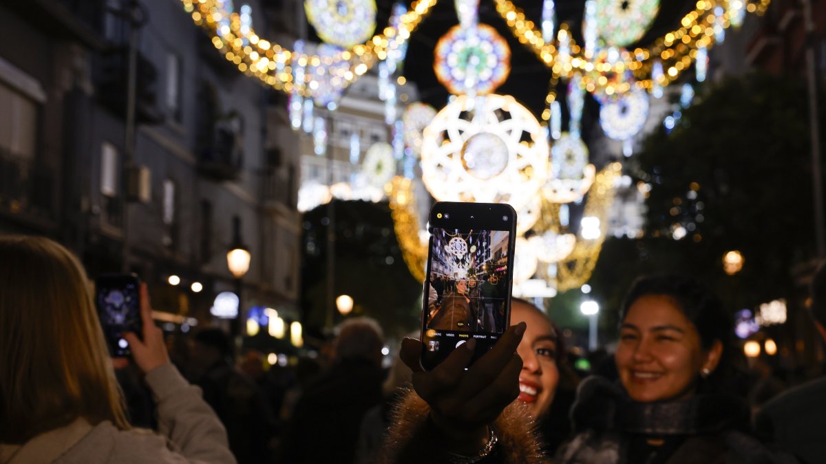 Acto de inauguración de la iluminación de las Fallas 2026, en la Falla Sueca - Literato Azorín.