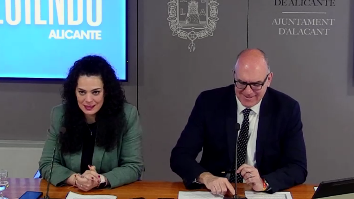 Cristina Cutanda y Manuel Villar, en la comparecencia tras la junta de gobierno de este martes.