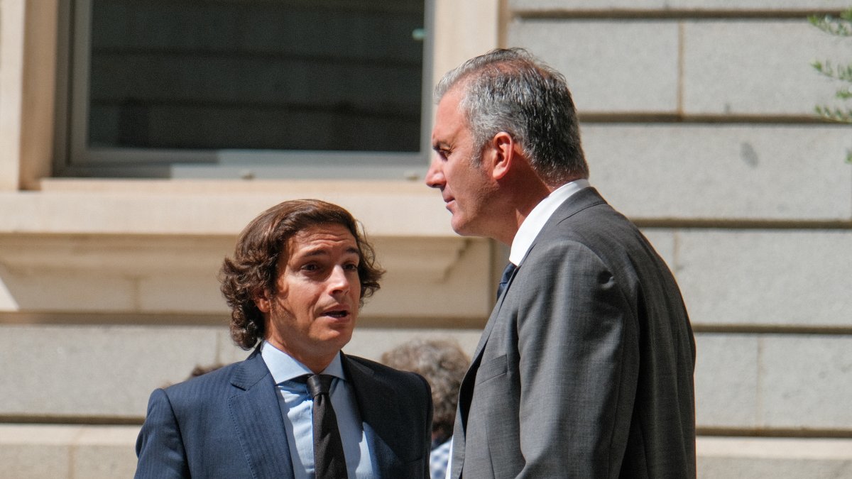 El diputado de Vox, José María Figaredo y Javier Ortega Smith