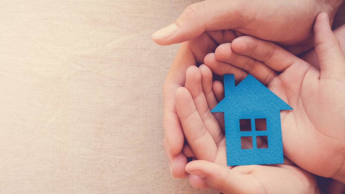 La donación de vivienda habitual por parte de mayores de 65 años puede beneficiarse de una exención en el IRPF según la normativa fiscal española