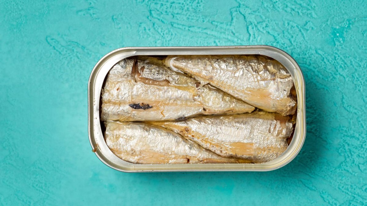 Las sardinas en lata son una fuente natural de omega 3 y calcio, especialmente si se consume también su espina, como recomiendan algunos expertos en conservas