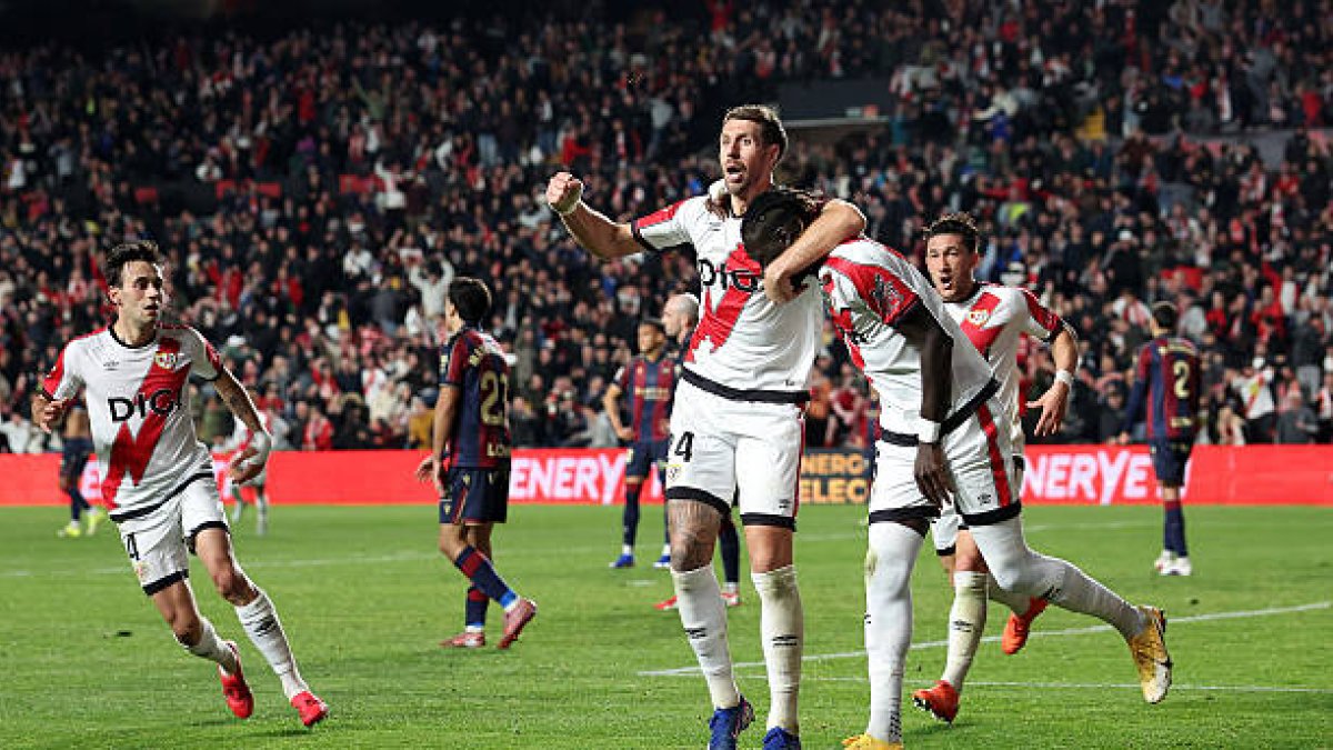Pathé Ciss marcó el gol del empate en el 94'.