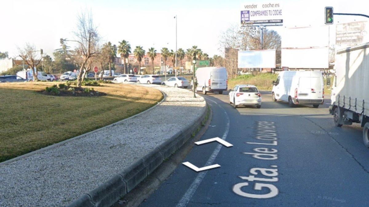 Glorieta de Louvière en Córdoba donde ha muerto un motorista en un accidente con un camión.