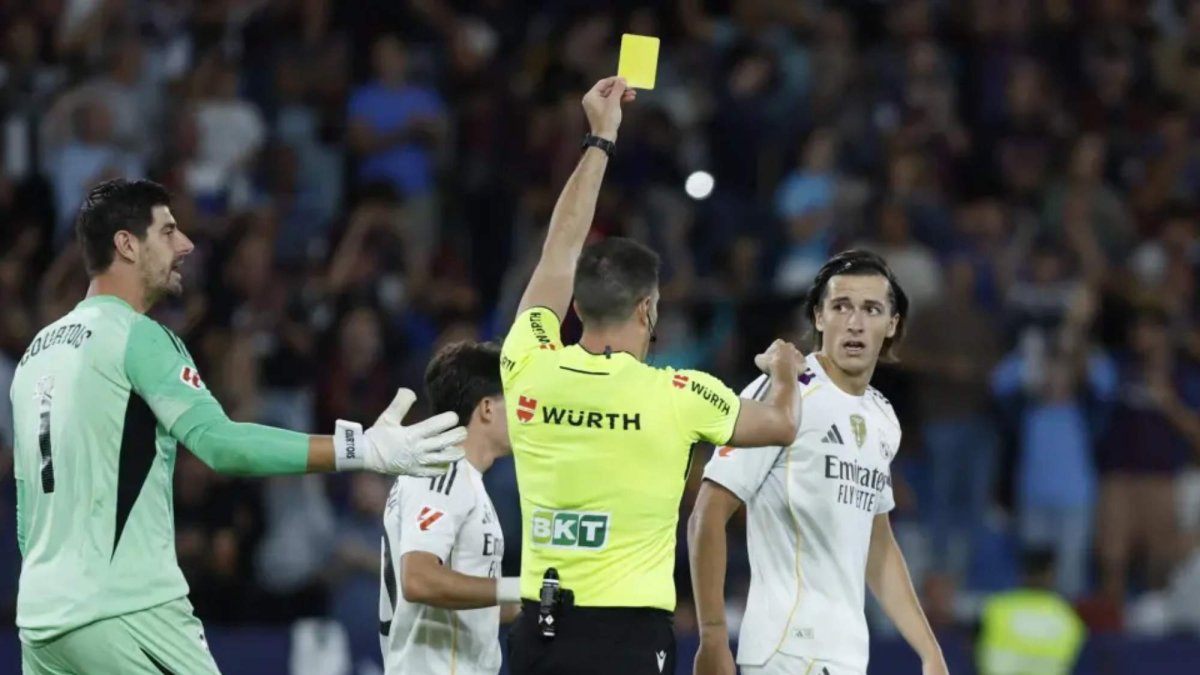 Cuatro futbolistas del Real Madrid en riesgo de suspensión.