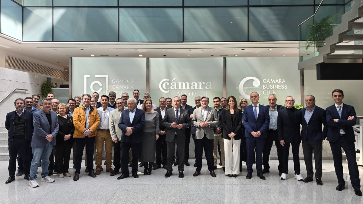 Miembros del Club de las Empresas Centenerias hoy en Cámara Alicante.