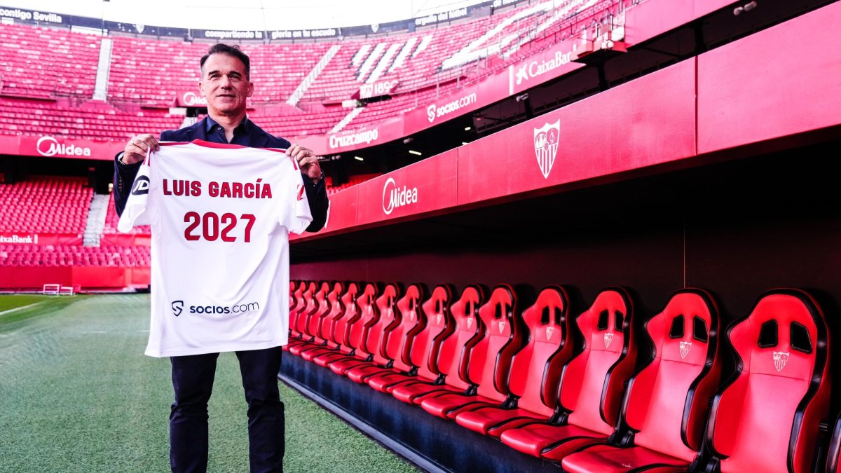 El Sevilla presenta a Luis García Plaza