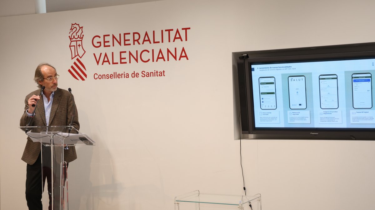 Presentación de las nuevas funciones de la app GVA+Salut en la Conselleria de Sanidad.
