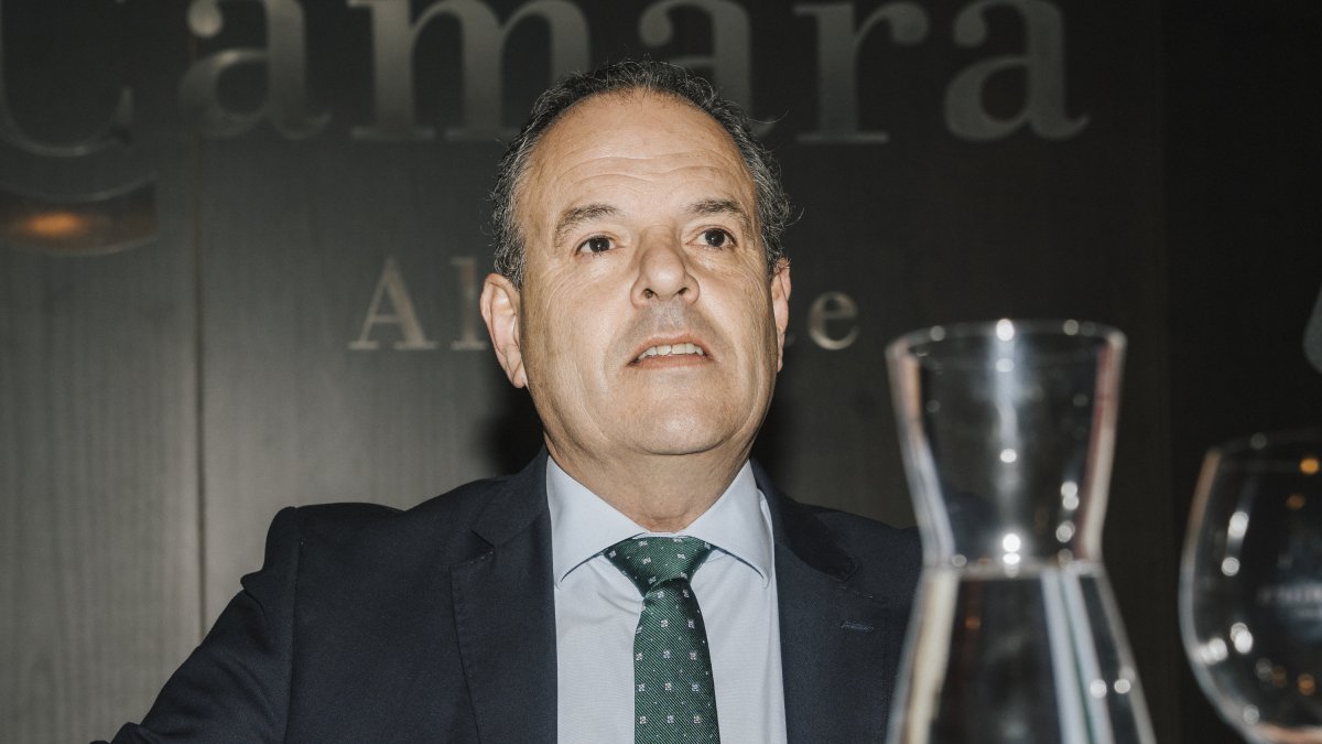 El presidente de la Cámara de Comercio de Alicante, Carlos Baño, en un acto.