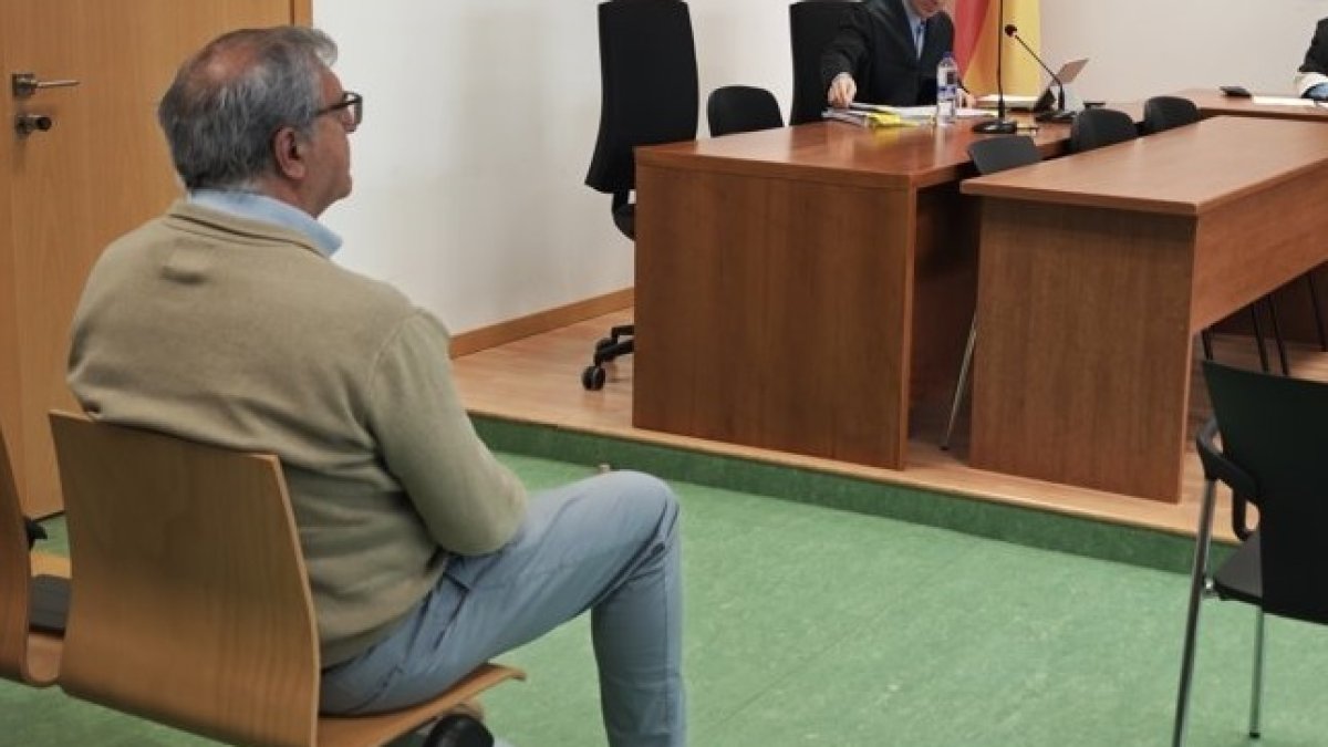 El exalcalde de Agres, Josep Manel Francés (Junts per Agres-Compromís), en la Audiencia Provincial de Alicante.
