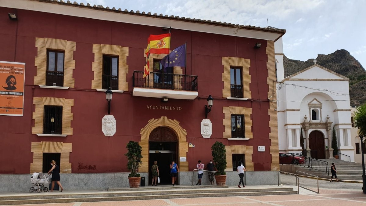 Fachada del Ayuntamiento de Redován.