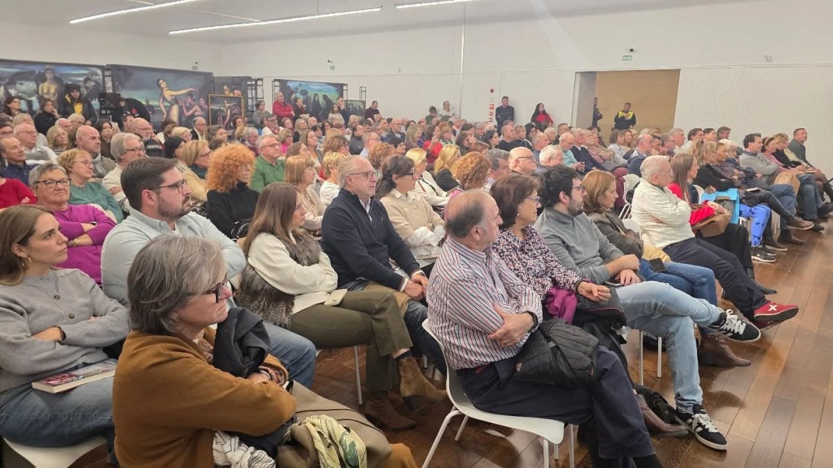 Acto organizado por el PSOE de Torrent en la Sala Cívica de l'Antic Mercat.