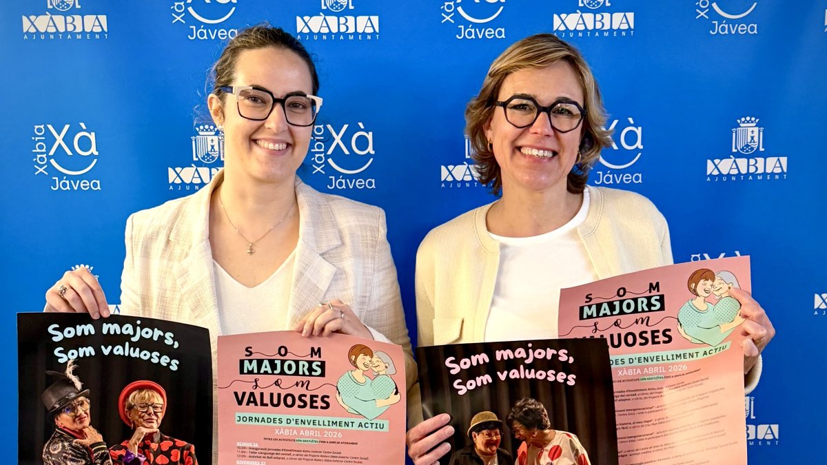 La concejala de Tercera Edad, Raquel Violero, con la alcaldesa de Xàbia, Rosa Cardona, presentan la campaña.