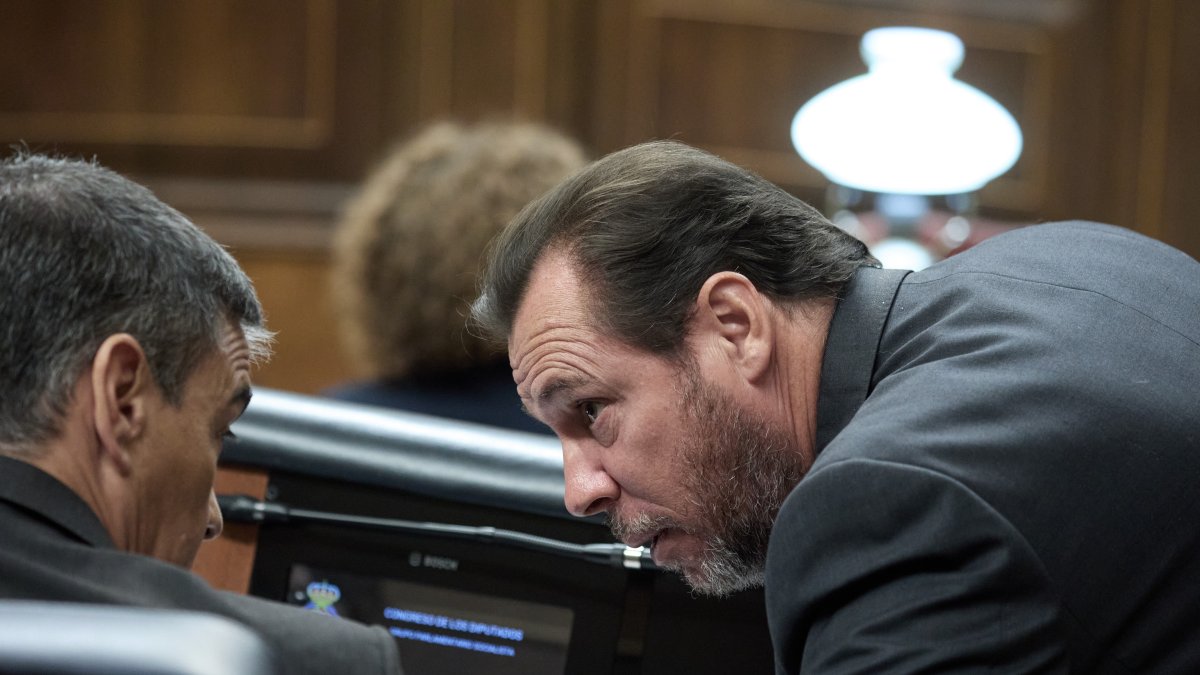 Adamuz hunde a Sánchez y Puente: la vía se rompió 24 horas antes, pero no se  detectó por un fallo