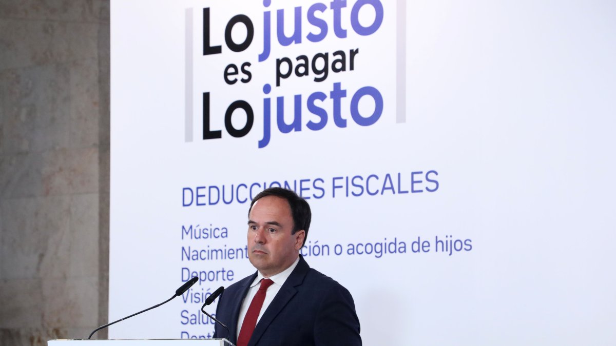 El presidente de la Generalitat Valenciana, Juanfran Pérez Llorca, en la presentación de la campaña de la renta 2025