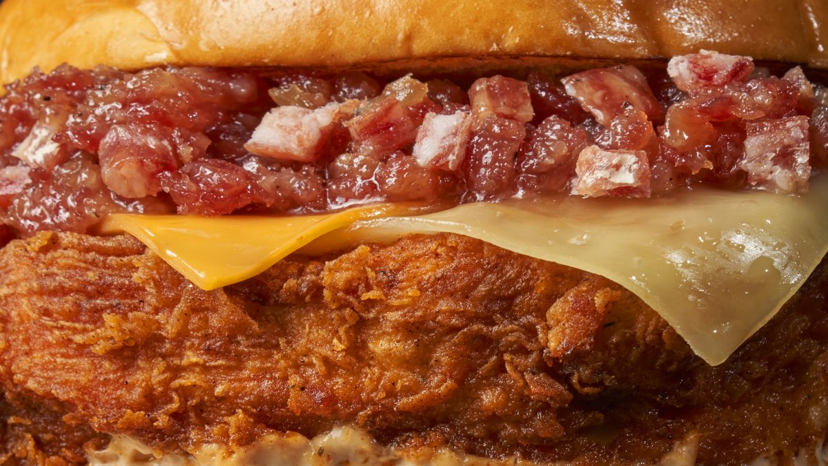 Replicar esta 'burger' viral es tan sencillo como seguir estos pasos.