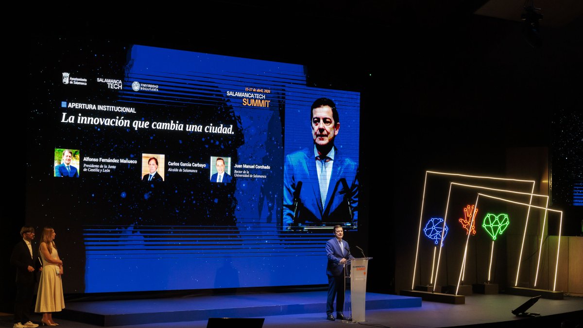 El presidente de Castilla y León, Alfonso Fernández Mañueco, durante la inauguración del 'Salamanca Tech Summit'.