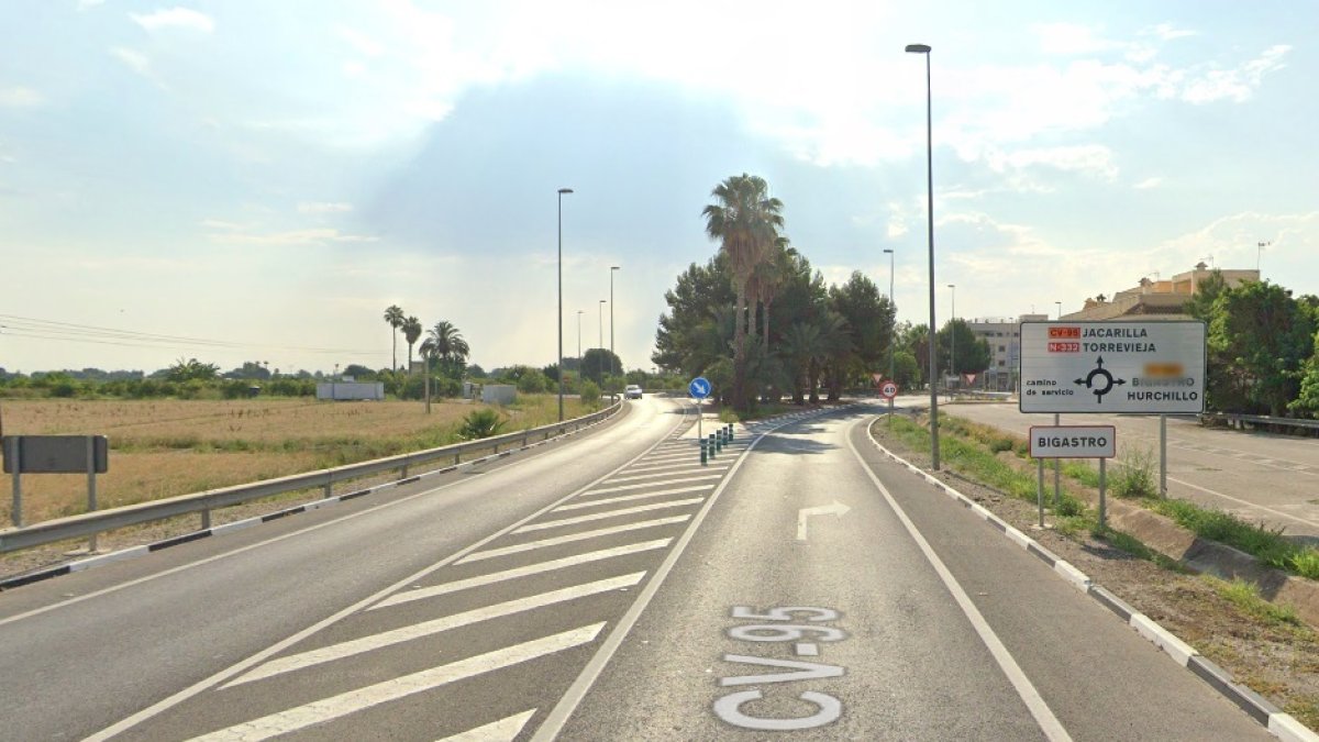 Carretera CV-95 a su paso por Bigastro.