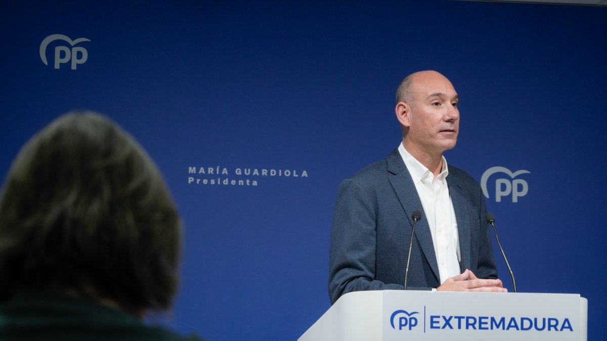 El portavoz del Partido Popular de Extremadura, José Ángel Sánchez Juliá