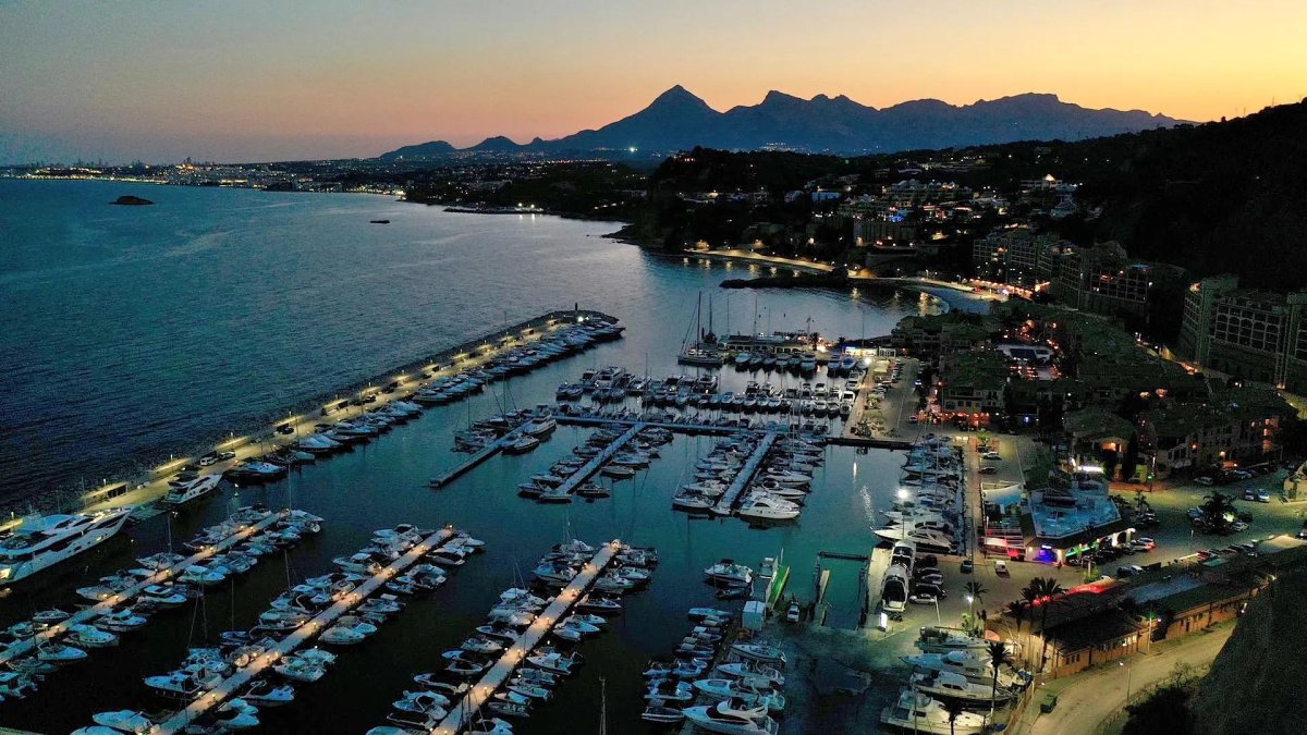 Vista aérea del Puerto Luis Campomanes de Altea.