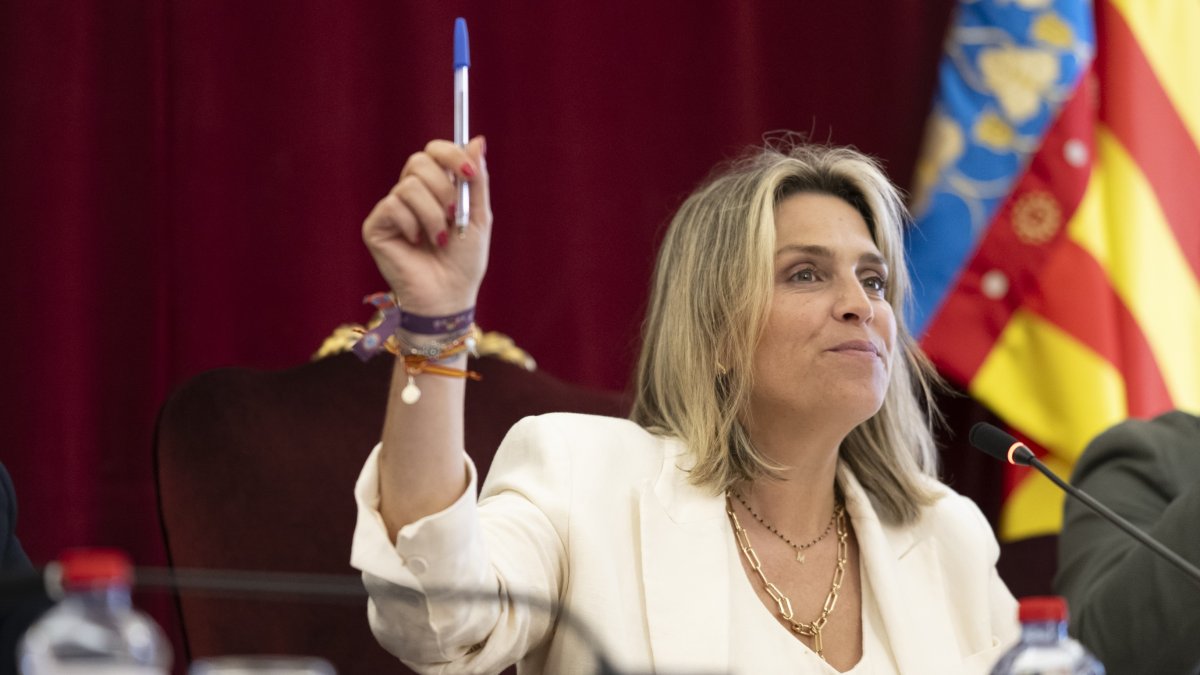 Marta Barrachina, presidenta de la Diputación, en el Pleno de hoy