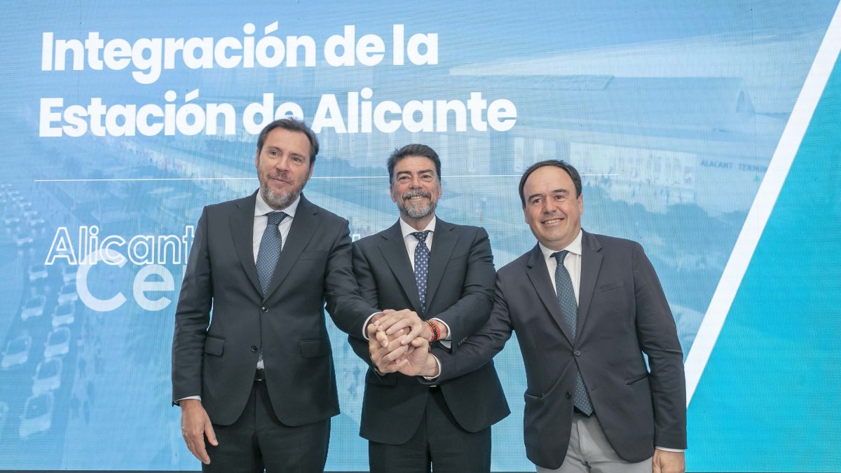 Óscar Puente, Luis Barcala y Juanfran Pérez Llorca, tras la reunión del pasado 13 de abril en Alicante.