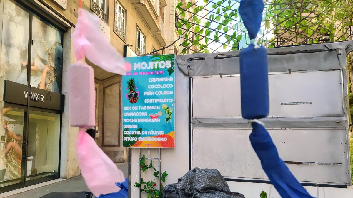 Un puesto de venta de mojitos de las Fallas.