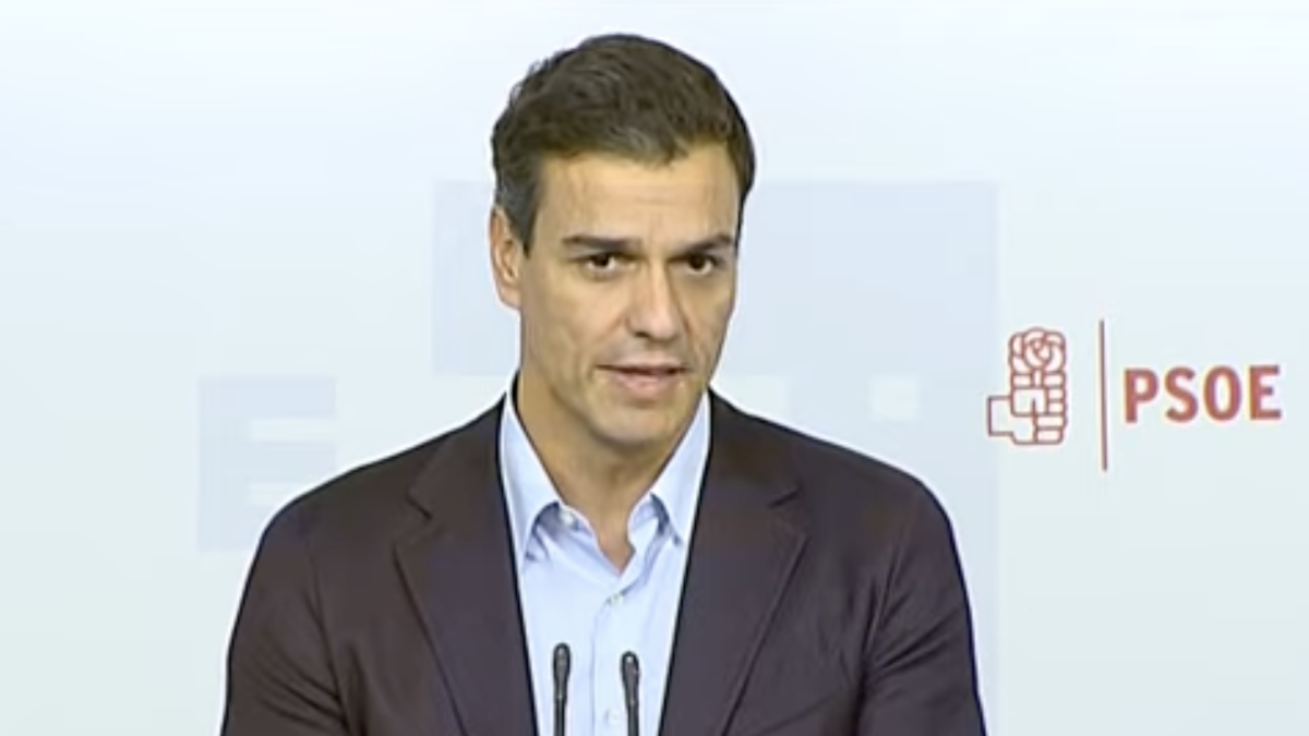 Sánchez hace declaraciones el 1 de octubre de 2016, día que fue expulsado de la secretaría general del PSOE.