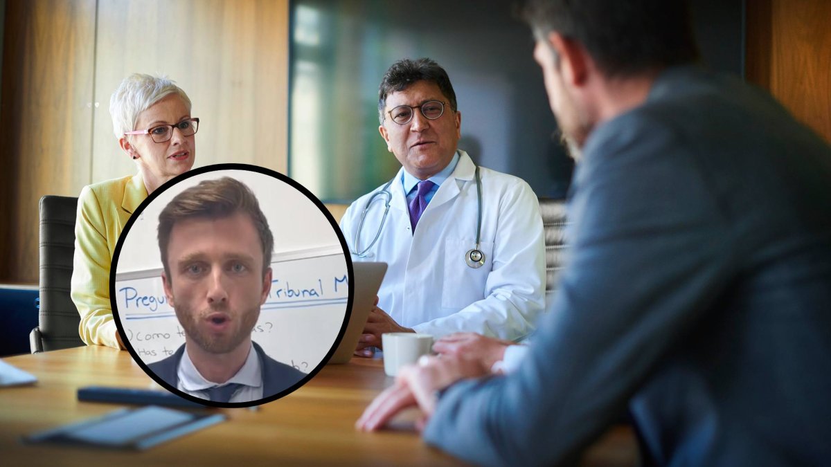 Evaluación ante tribunal médico con doctores mientras un abogado laboralista explica claves sobre incapacidad