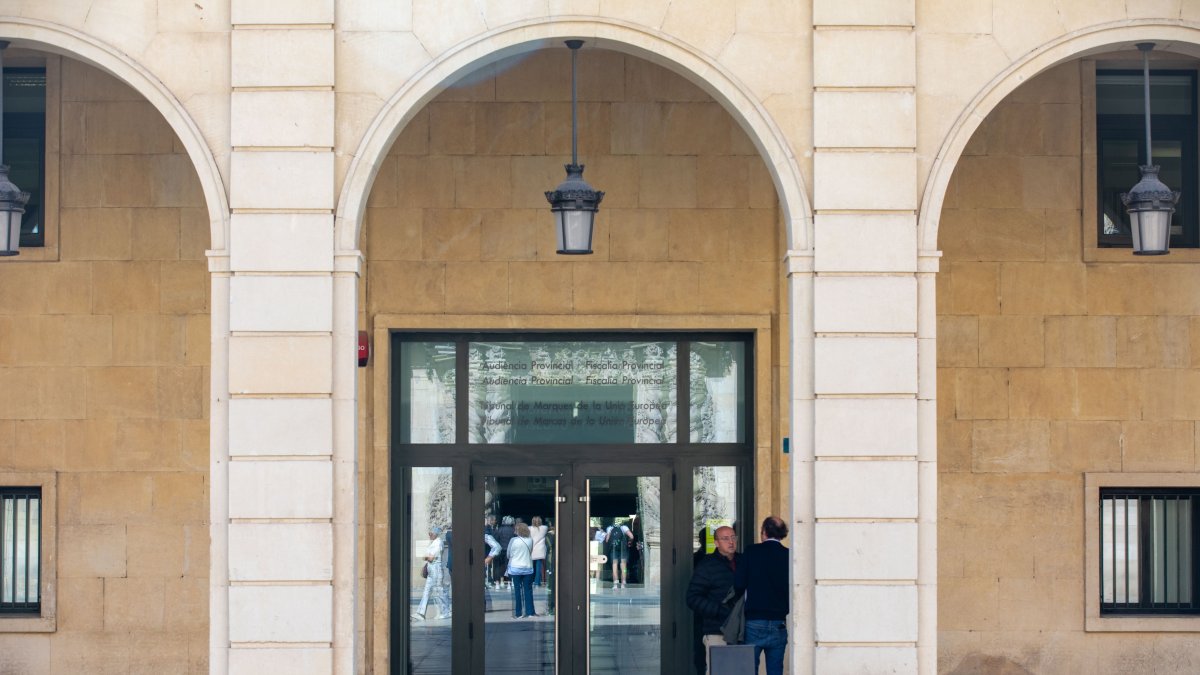 Fachada de la Audiencia Provincial de Alicante.