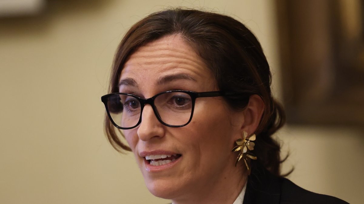 La ministra de Sanidad, Mónica García, durante una comparecencia ante la Comisión de Sanidad en el Senado, a 23 de abril de 2026, en Madrid (España).