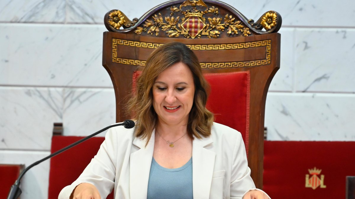 La alcaldesa de Valencia, María José Catalá durante el pleno del mes de mayo.