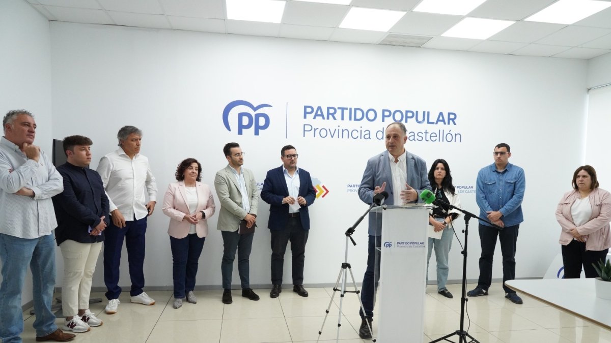 Salvador Aguilella junto a portavoces del PP
REMITIDA / HANDOUT por PPCS
Fotografía remitida a medios de comunicación exclusivamente para ilustrar la noticia a la que hace referencia la imagen, y citando la procedencia de la imagen en la firma
04/5/2026