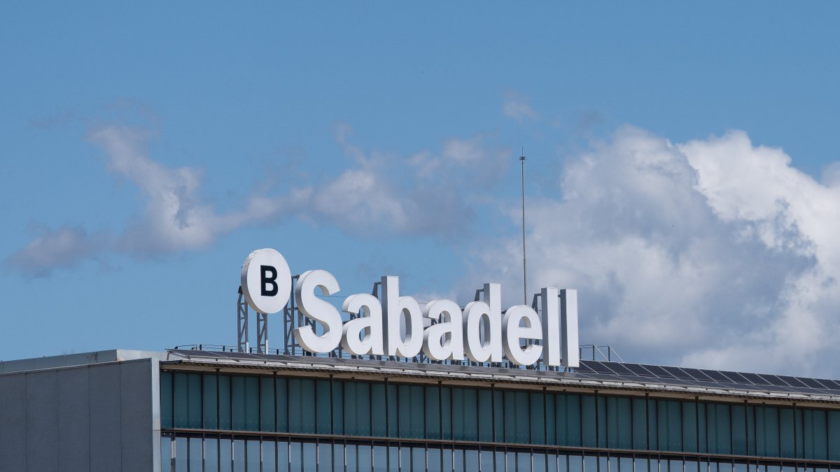 Exterior de la sede de Banco Sabadell, a 17 de abril de 2025, en Barcelona, Cataluña (España).
David Zorrakino / Europa Press
17 ABRIL 2025