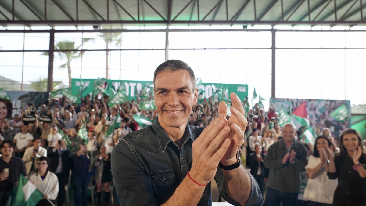 (Foto de ARCHIVO)
El secretario general del PSOE y presidente del Gobierno, Pedro Sánchez, participa en un acto de campaña en Cártama (Málaga). 