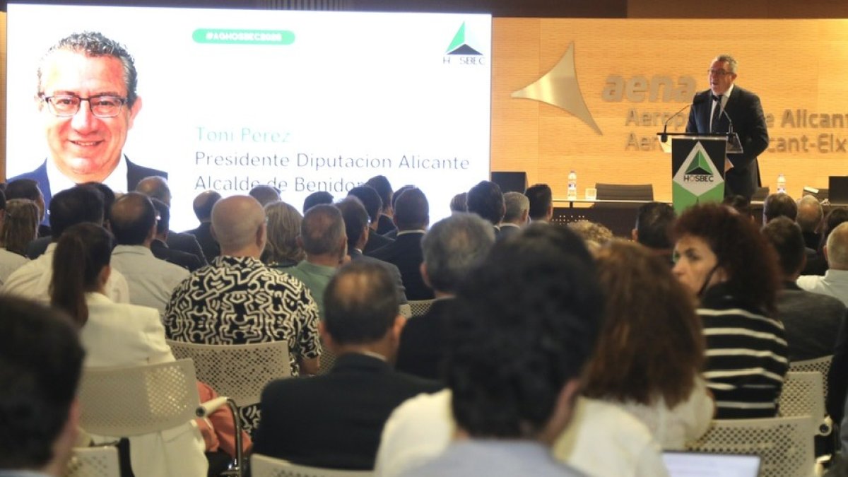 Toni Pérez, durante su intervención en la Asamblea General de Hosbec, este miércoles.