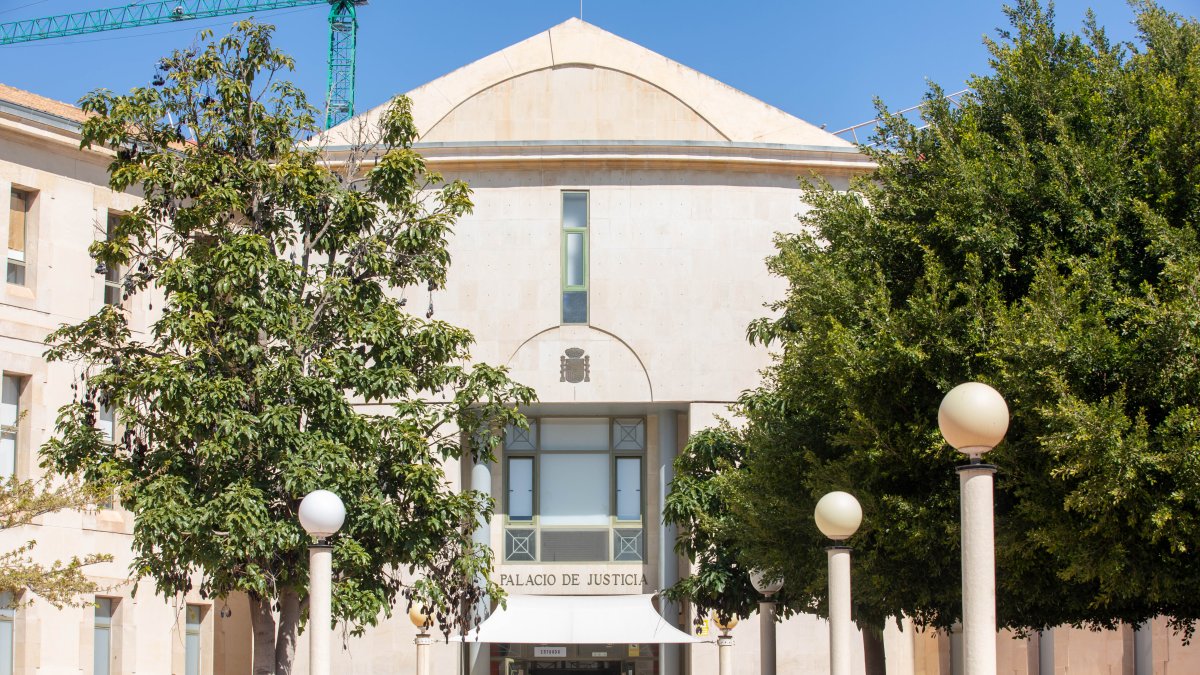 Fachada del Palacio de Justicia de Alicante.