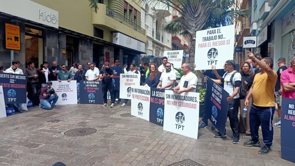 Trabajadores portuarios se concentran en el Parlamento de Canarias contra la llegada del crucero con hantavirus a Tenerife

EUROPA PRESS
08/5/2026