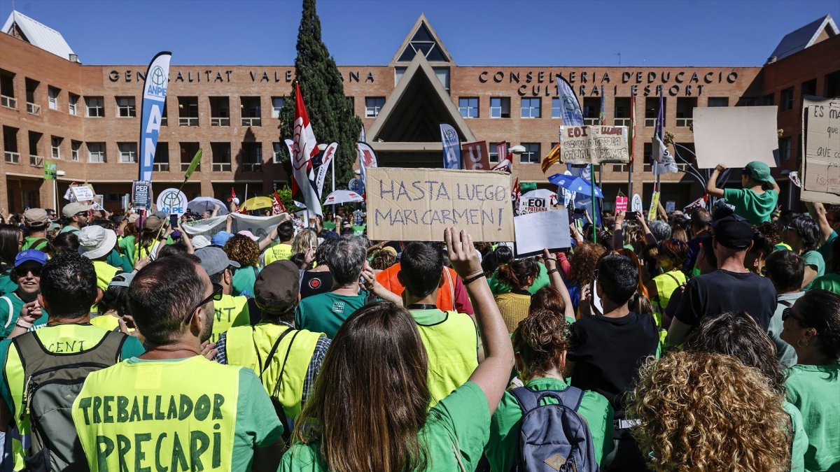 Protesta del sector educativo frente a la Conselleria de Educación, Cultura y Universidades, a 14 de mayo de 2026, en Valencia, Comunidad Valenciana